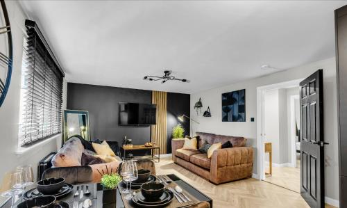 a living room with two couches and a table at FreeParking-City Centre-Comfy-No LEZ zone-High Spec in Aberdeen