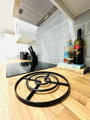 a black hose laying on a kitchen counter at 202 Grosvenor House in Wakefield