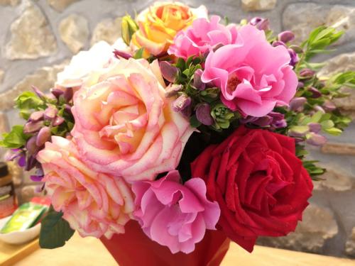 a bouquet of flowers in a red vase at Panorama Suite in Piazza Armerina