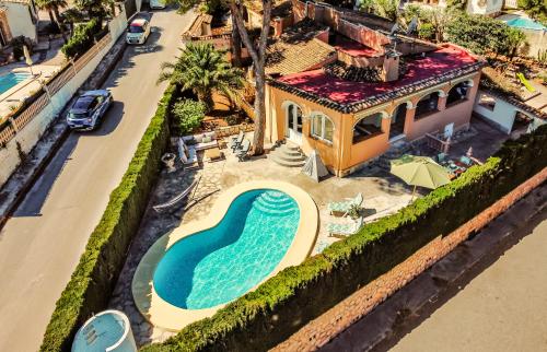 an aerial view of a house with a swimming pool at LA VILLA MEDITERRANEA DE HERACLES en Denia in Denia