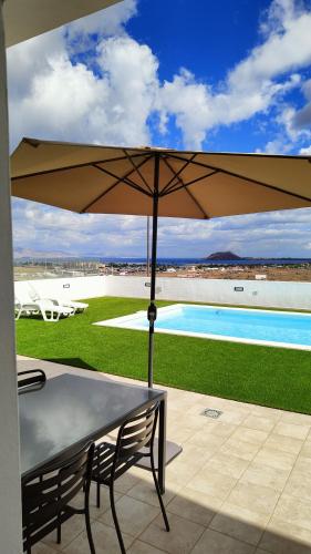 Sea Breeze piscina climatizada vistas al mar