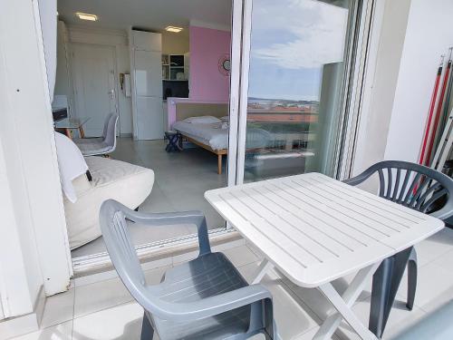 Lovely, modern studio with sea view 117