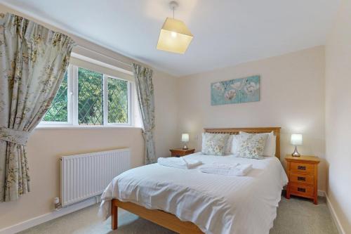 Ένα ή περισσότερα κρεβάτια σε δωμάτιο στο Plum Tree Cottage, Porlock
