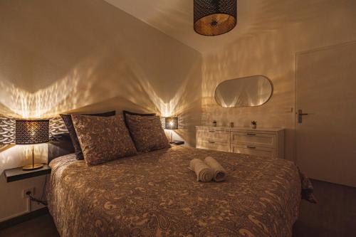 a bedroom with a large bed with two lamps at Place d'Erlon Hyper Centre in Reims