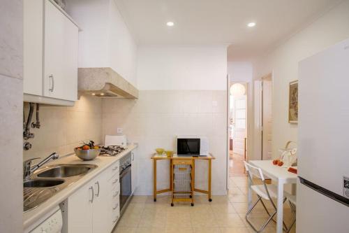 Family Tailor Made Flat in Areeiro