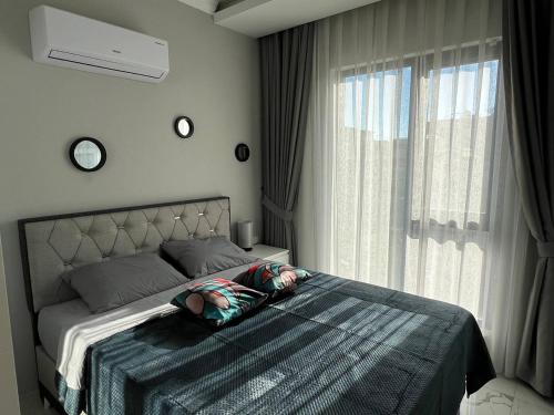 Ένα ή περισσότερα κρεβάτια σε δωμάτιο στο Flamingo - stylish apartments near the beach, in the heart of Alanya