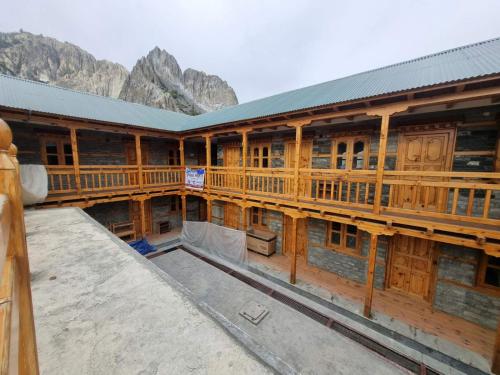 Nespecifikovaný výhled na hory nebo výhled na hory při pohledu z hotelu