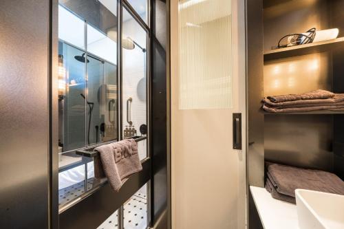 a bathroom with a sink and a mirror at Junibino Hotel Hongdae in Seoul