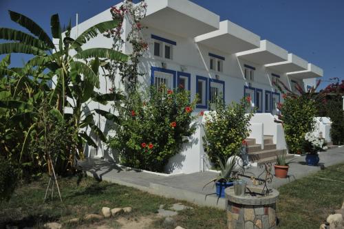 Κήπος έξω από το Nefeli Apartments