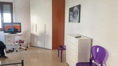 Televízia a/alebo spoločenská miestnosť v ubytovaní One bedroom apartement at Civitanova Marche 200 m away from the beach
