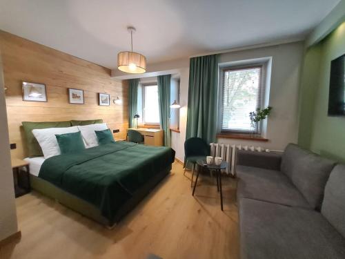 Postel nebo postele na pokoji v ubytování DK Apartamenty Hotelove
