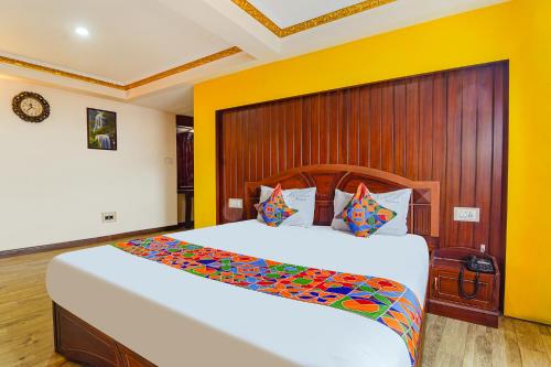 Krevet ili kreveti u jedinici u objektu FabHotel Roshan Residency Naidupuram