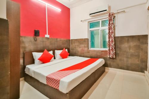 Tempat tidur dalam kamar di OYO 45055 Hotel King's Palace