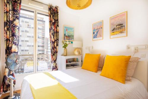 GuestReady - Bright Apt in city centre w/ Parking