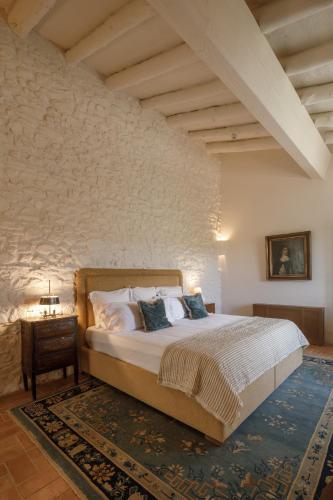 Ein Bett oder Betten in einem Zimmer der Unterkunft Hotel Castell de Vallgornera