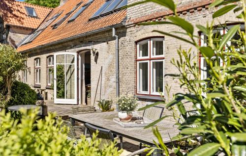 Κήπος έξω από το Cozy Home In Sønderborg With Kitchen