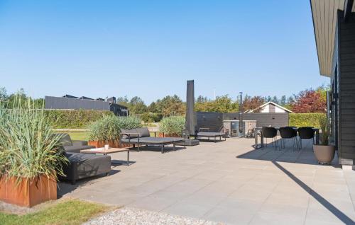 a patio with couches and chairs and plants at Pet Friendly Home In Hemmet With Wifi in Hemmet
