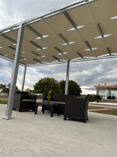 Kawasan patio atau luaran di Sunshine Heaven in Eretria