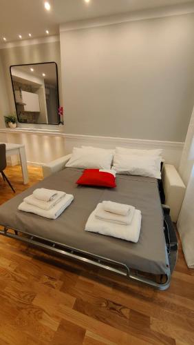Residenza Claudia - Steps from the Tram