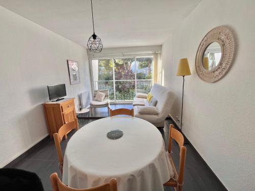 Studio Lumineux à 700m de la Plage, Centre Ville, Pour 4 Personnes - FR-1-716-17