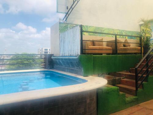 Bazén v ubytování Easy Hotel nebo v jeho okolí