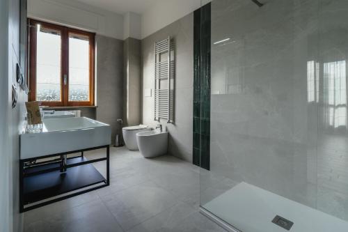 a bathroom with a tub and a sink and a shower at B&B La Perla in Frosinone