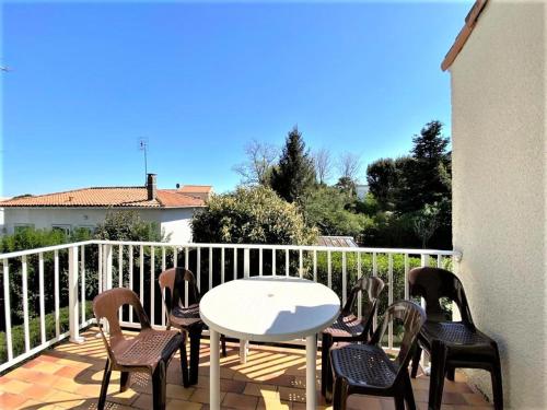Appartement lumineux avec balcon, proche plages et commerces, parking privatif, pour 6 personnes - FR-1-494-193
