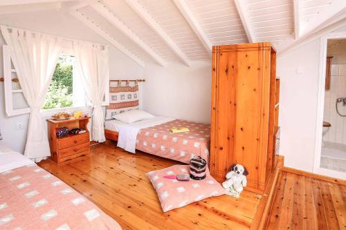 Ένα ή περισσότερα κρεβάτια σε δωμάτιο στο Villa Avgusta