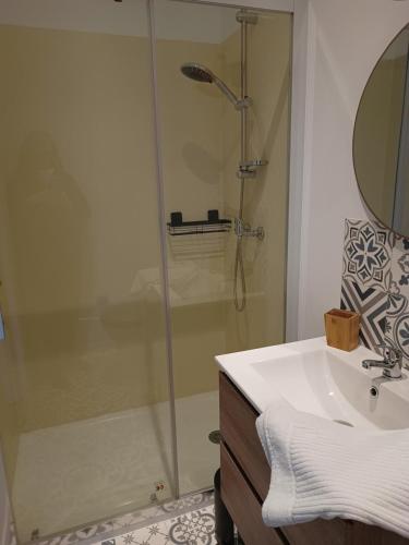 Ένα μπάνιο στο La Petite Maison Dans La Prairie