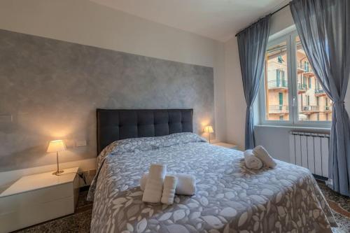 Ένα ή περισσότερα κρεβάτια σε δωμάτιο στο Casa Roberto - Centrale vista porto Carlo Riva