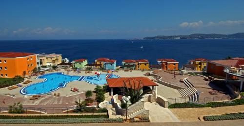 Bazén v ubytování Skiper Apartments & Golf Resort nebo v jeho okolí