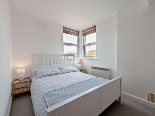 Ένα ή περισσότερα κρεβάτια σε δωμάτιο στο 2 Bed in Bexhill on Sea 94783