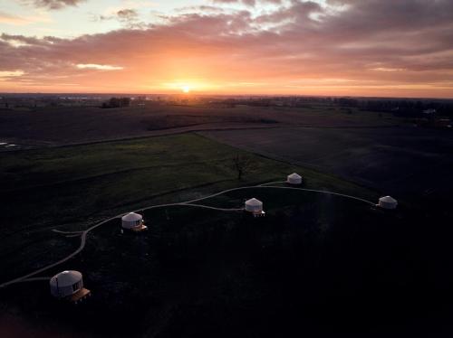 Gambar di galeri bagi Dolina Jurt Glamping Giżycko di Sulimy