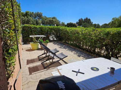 Presqu'ile de Giens, Maison Rdc avec Accès et Jardin Privés sans Vis-à-vis, Piscine, Plages à 2 min à pieds