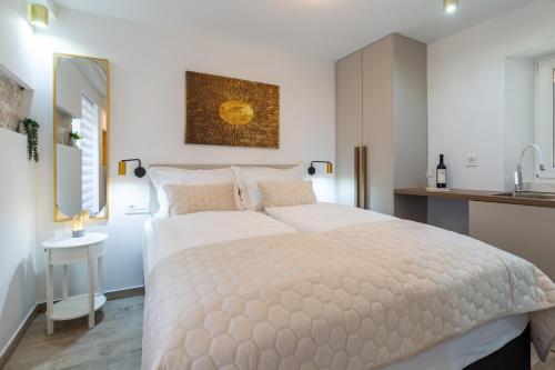 Postel nebo postele na pokoji v ubytování Luxury Lifestyle Rooms