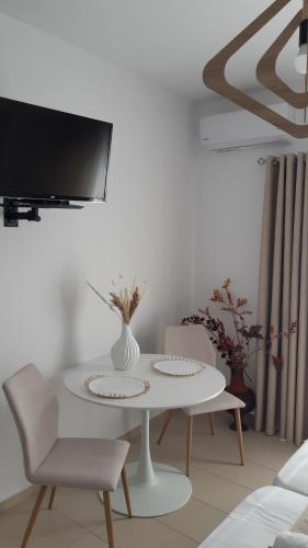 Телевизор и/или развлекательный центр в Filia Apartments