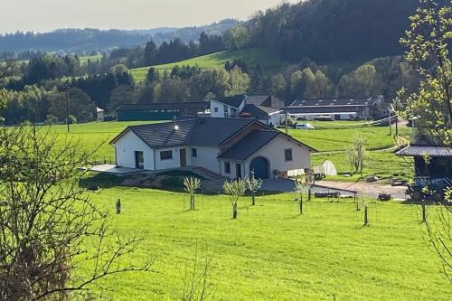 Charmant gîte, au calme, avec vue imprenable sur la nature environnante