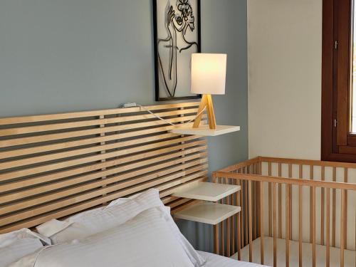 Кровать или кровати в номере Theros Aegean Villa