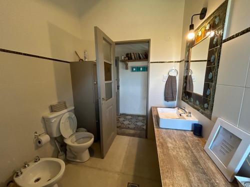 a bathroom with a toilet and a sink at Casita de ensueño Andes Crucecita in Las Compuertas