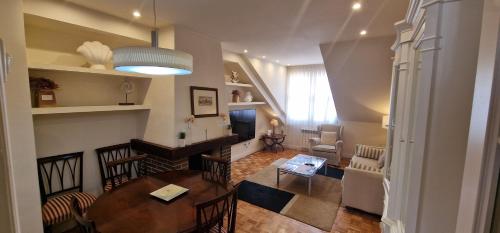 La Buhardilla de la Escalerona - 2 Hab - VUT-4354-AS