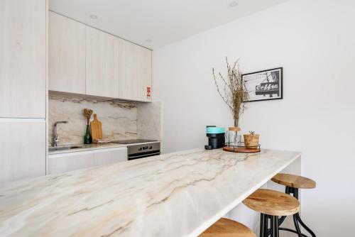 Lovely 2-bed in the city centre with a sunny balcony