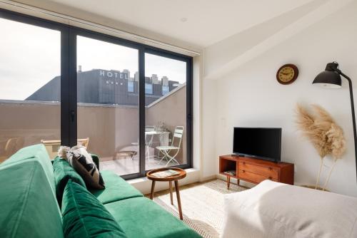 Lovely 2-bed in the city centre with a sunny balcony