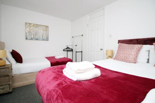 Кровать или кровати в номере 2Bedroom Home With Free Parking, Wi-Fi and Patio