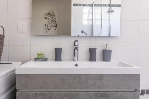 Ένα μπάνιο στο Le Clos Fleuri F3 Terrasse & Garage