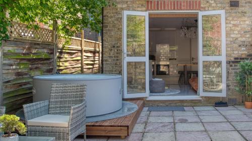Αίθριο ή υπαίθριος χώρος στο London Hammersmith - hot tub, cinema & gaming room