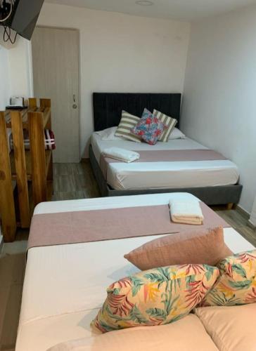 Postel nebo postele na pokoji v ubytování Hostal Catalleya
