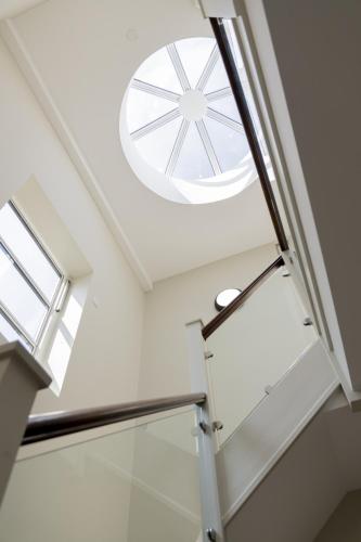 Ένα ή περισσότερα κρεβάτια σε δωμάτιο στο Kings Road Suites