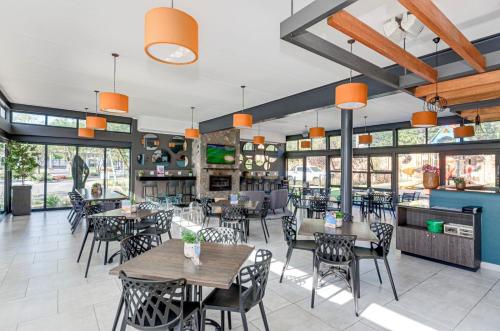 Restaurace v ubytování Luxury apartment in Kyalami
