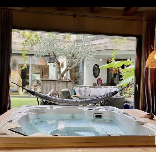 Gallery image of Maison -Jacuzzi -Patio -330M2 in Montrouge