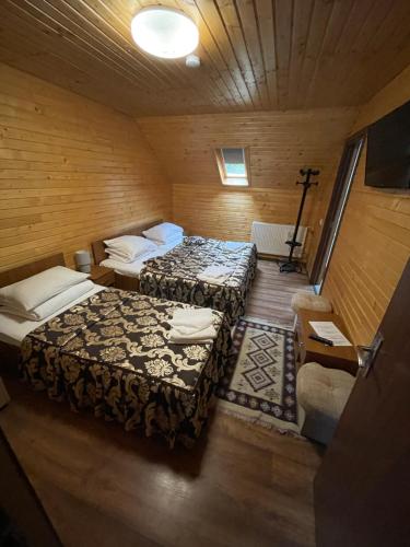 Ένα ή περισσότερα κρεβάτια σε δωμάτιο στο Camping Dragoske